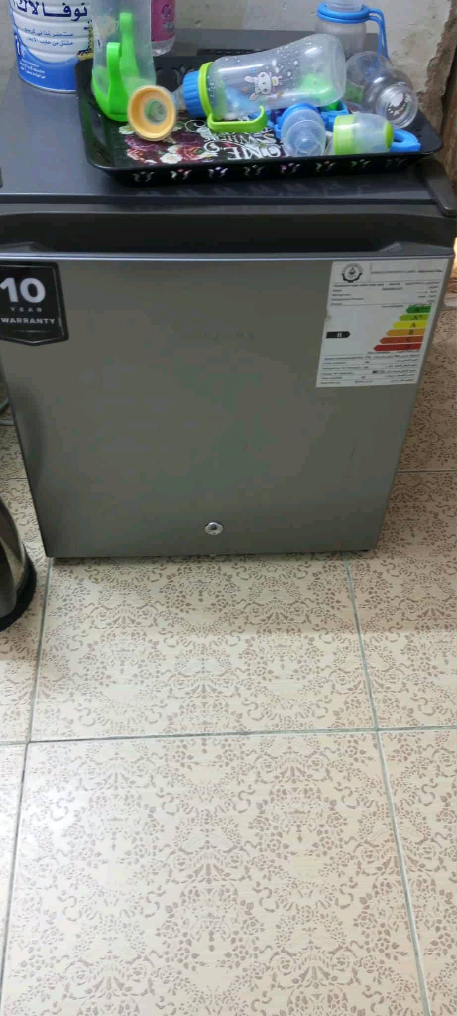 السلام عليكم غراض نضيفه جدا كل حاجه وسعره المكان الدوره سبلت طن ونص هايسنز استخدام موسم واحد ضمان لمده 10سنوات نقصه بس بواري انفيرتر وتحكم امبيريه وبي واي فاي تربطه على التلفون تشغيل من بعد ثلاجه صغيره هايسنز كاروك طفل تخم من 3قنفات مثل ماموضح بصور