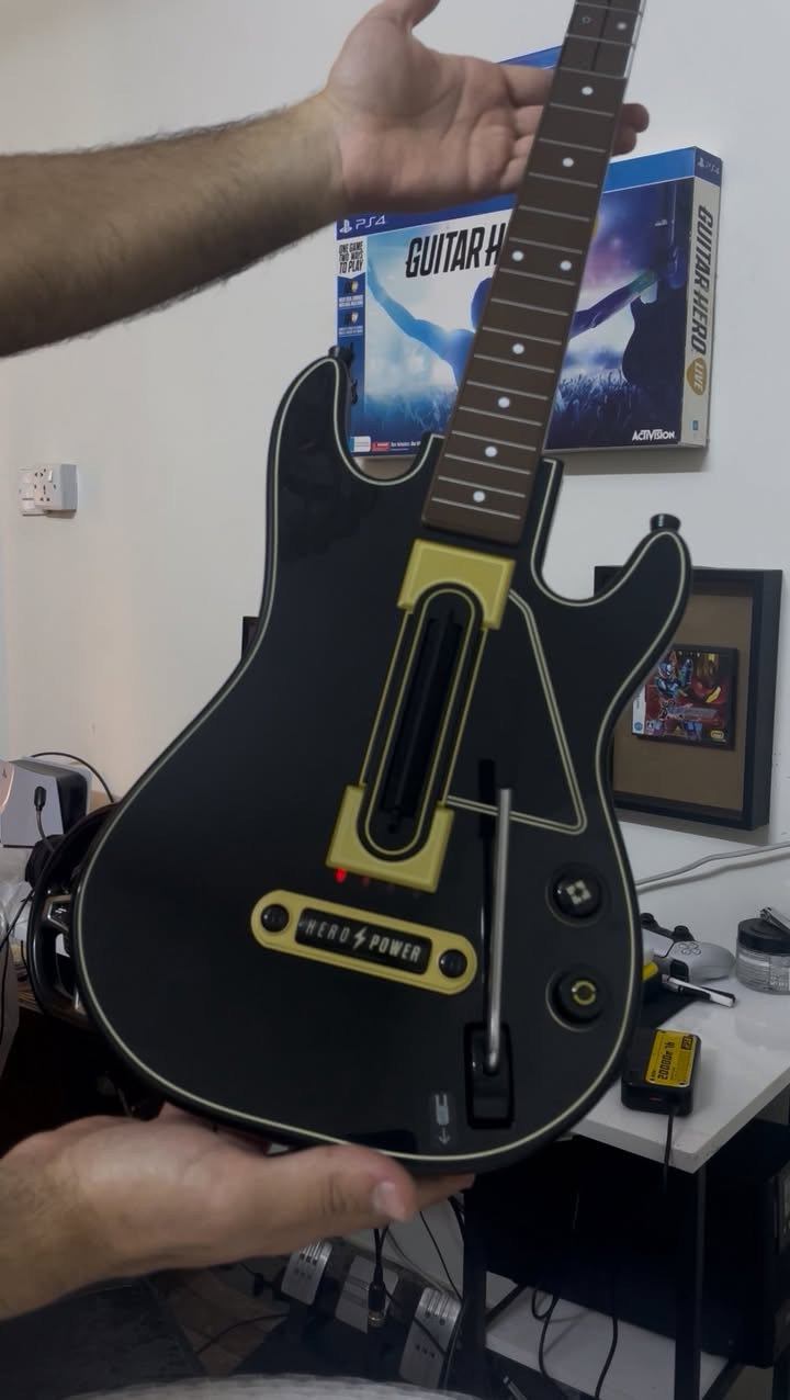 كونترولر گيتار Guitar hero live للبلي 4 و 5 مع قرص اللعبة
جديد غير مستخدم 

عرض لفترة محدودة

توصيل موجود


**إذا كنت صاحب هذا الإعلان وتريد حذفه لأي سبب، رجاءا أرسل رسالة إلى الدعم الفني**