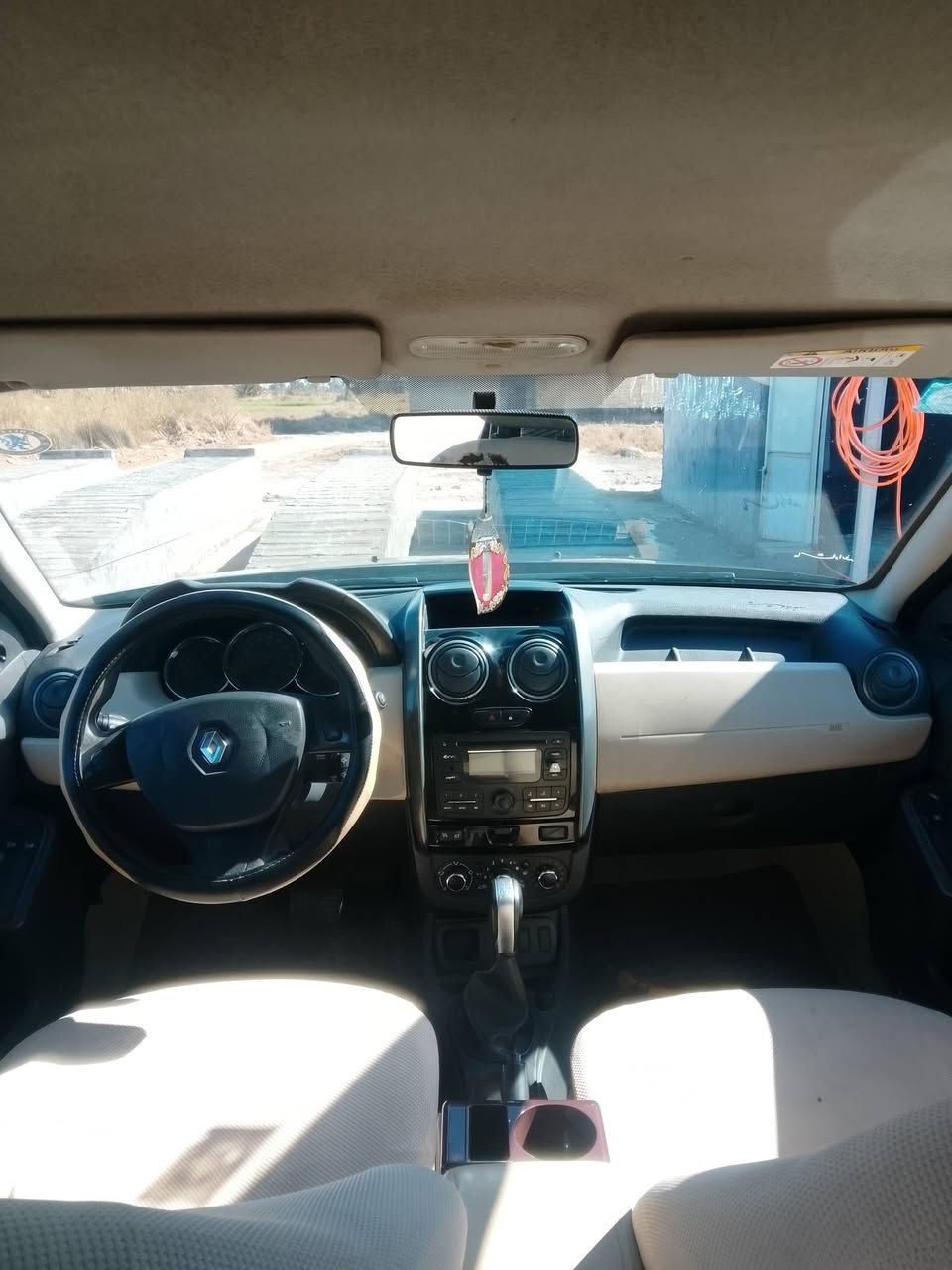 سلام عليكم رينو موديل 18 رقم بغداد سنويه جديده هزه جديده للبيع سياره مابهه غطرت صبوغ مكينه 2000
السعر 95وبهه مجال 
***********
مكاني بابل مسيب
