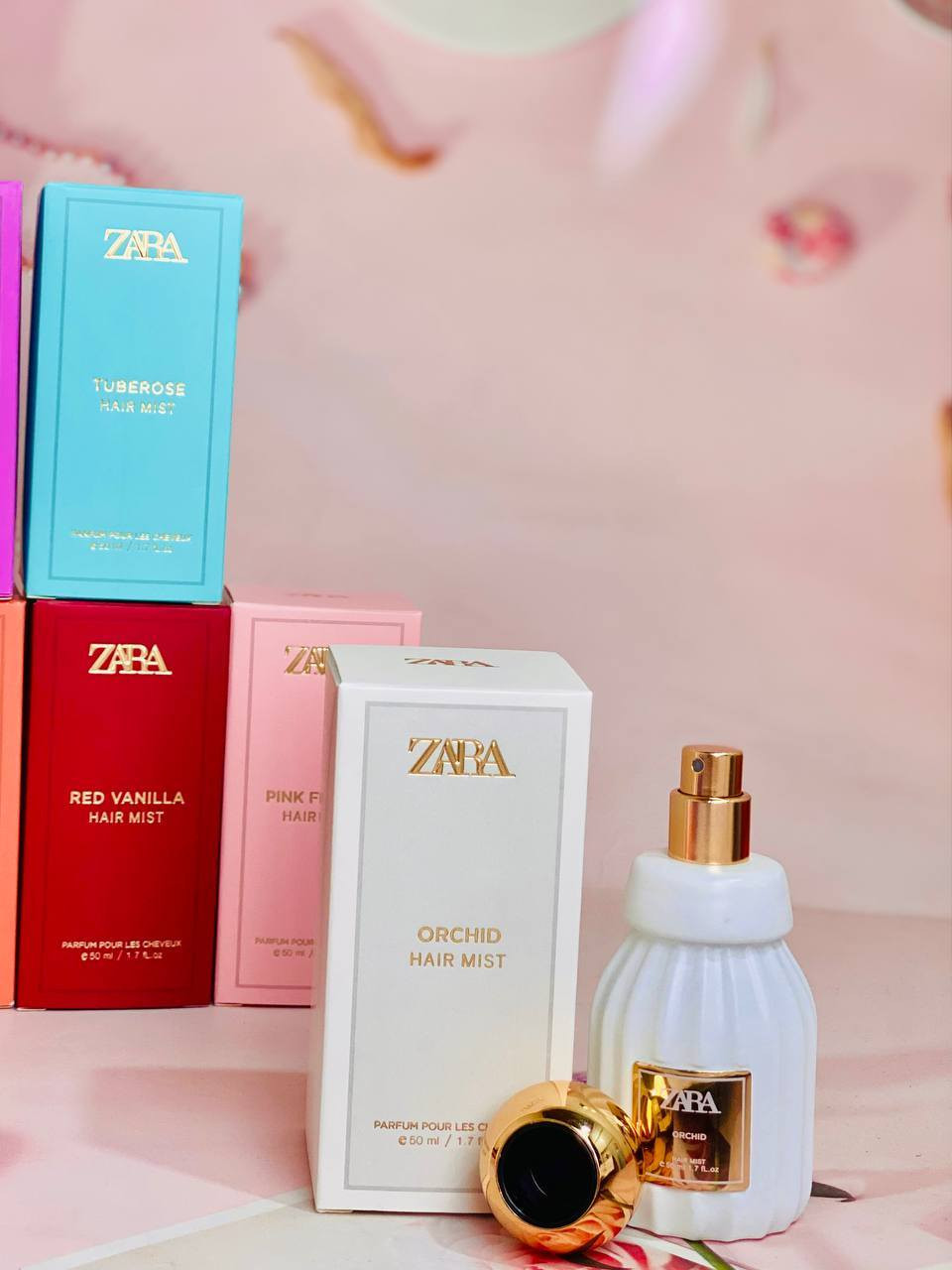 أنوثتك وجاذبيتك 💆‍♀️ الغيمة السحرية اللي تعطر يومك ✨
كل لون من هذه المجموعة يمثل مود وشخصية ثانية تماماً 🧴:
🍊 Peach Glow: انتعاش الخوخ الفاكهي اللذيذ لصباح مليان حيوية ☀️
🌸 Pink Flambé: نعومة وسويت تشبه غزل البنات والمسك، قمة الأنوثة 🎀
🍏 Applejuice: طاقة ونظافة وانتعاش التفاح الأخضر والزهور 🍃
🍒 Red Vanilla: دفء وفخامة الفانيليا والتوت للمناسبات والليل 🌙
🤍 Fields at Nightfall: ريحة بودرية هادئة، ياسمين وخشب صندل تاخذ العقل ☁️
🔮 Violet Blossom: جاذبية زهرة البنفسج واللوز الدافئ، ريحة غامضة ومثيرة 💜
ثبات، خفة، ولمعان، وريحة تتحرك معك مع كل هبة هواء 💨 تنعش روحك!


**إذا كنت صاحب هذا الإعلان وتريد حذفه لأي سبب، رجاءا أرسل رسالة إلى الدعم الفني**