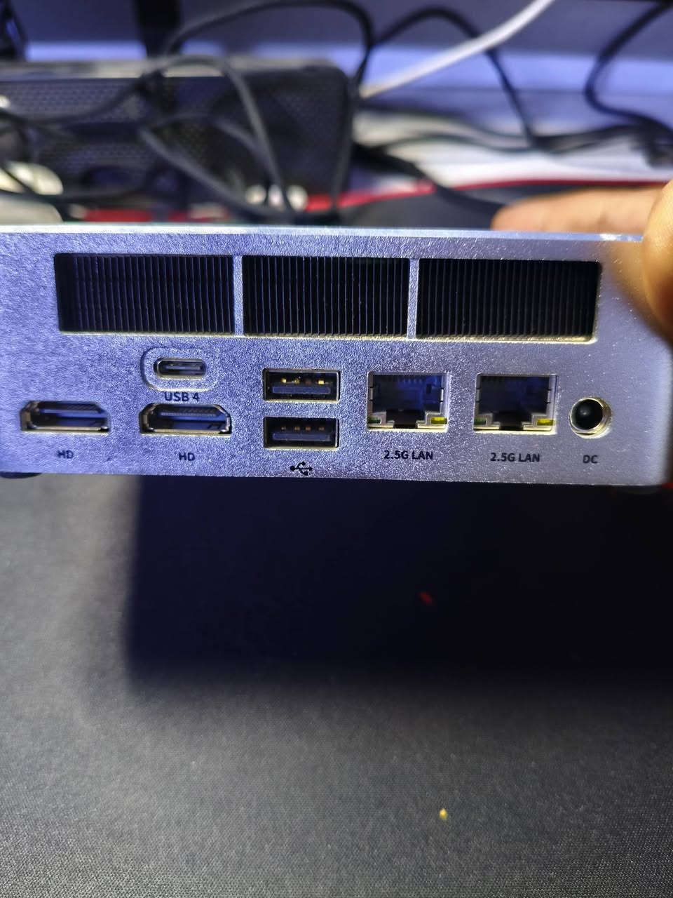 Mini PC احترافي – أداء لابتوب قوي بحجم جف الايد
إذا تدور على جهاز صغير بالحجم، جبار بالأداء… هذا هو الحل 👇

💻 المعالج:
AMD Ryzen 7 7735HS
أداء عالي جداً، مثالي للبرمجة، التصميم، السيرفرات، والأعمال الثقيلة
 الرام:
32GB DDR5 – سرعة واستقرار حتى مع أقسى المهام
 الخزن:
SSD سريع بسعة 512GB (قابل للزيادة عن طريق منفذ خارجي)

كرت الشاشة:
AMD Radeon Graphics – مناسب للأعمال الرسومية والمتعددة يعني مشغل عليها العاب بسيطة مثل كاونتر سترايك وريبو ورينبو 6 وكم لعبة خفيفة 

المنافذ:
✔️ منفذين LAN بسرعة 2.5G
✔️ USB4
✔️ USB 3.0
✔️ HDMI مزدوج
✔️ منفذ سماعة
❄️ تبريد ممتاز + هيكل معدني أنيق
📦 الحجم صغير جداً – يوفر مساحة، يشتغل بهدوء، ويعيش وياك سنين

👨‍💻 مناسب لـ:
– المبرمجين
– طلاب الهندسة و الـIT
– السيرفرات المنزلية
– المكاتب والشركات
– التداول والعمل عن بُعد

⚡ أداء ثابت + استهلاك طاقة قليل
🪟 ويندوز 11 برو اكتڤ وجاهز

سعرها 600 الف كاملة وية الماوس والكيبورد وكارتونتها موجوده وكل غراضها عالفحص 
توصيل ماعندي انت تجي تشوف بعينك

---


**إذا كنت صاحب هذا الإعلان وتريد حذفه لأي سبب، رجاءا أرسل رسالة إلى الدعم الفني**