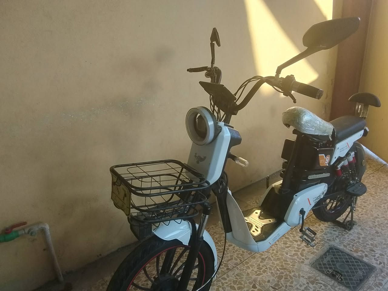 السلام عليكم ماطور شحن للبيع الماطور بي الملف عاطل بس يمشي والبطاريات نص عمر السعر 150وبي مجال  ***********.***********
