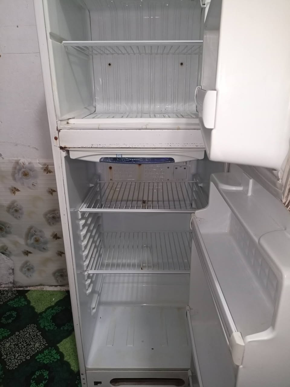 ثلاجه للبيع جديده وتجميدهاا فول محتاجه واريد ابيعهاا  سعرهاا 150الف،


**إذا كنت صاحب هذا الإعلان وتريد حذفه لأي سبب، رجاءا أرسل رسالة إلى الدعم الفني**