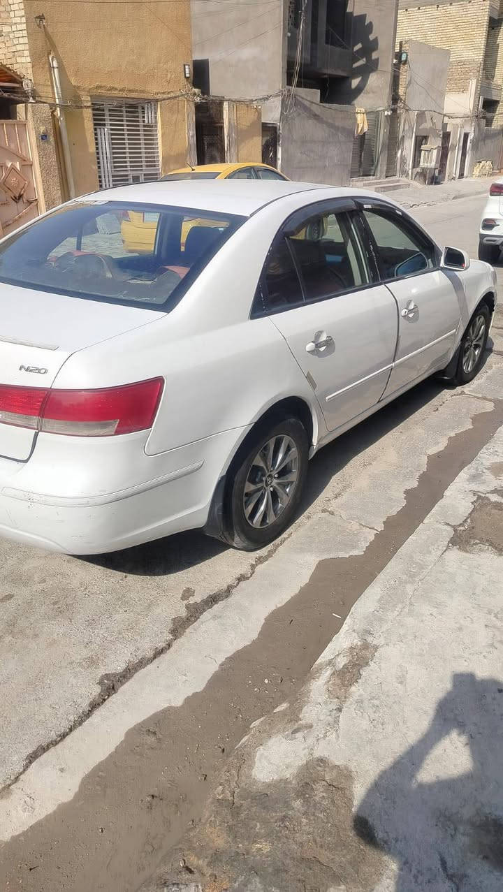 السلام عليكم
/////مكلف بالنشر//////
سوناتا 2010
مكينه 2000 رقم بغداد ... 
كير ومحرك جيد جدا تبريد شغال 
طخم تاير ..  ... 
السعر 95  وبيها مجال . الاتصال 
***********
واتساب ...
