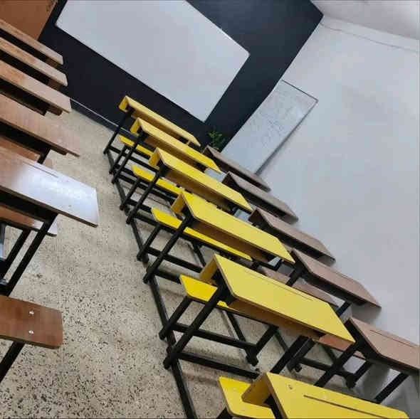 سلام عليكم 
معهد كامل للبيع في حي ميسان الكوفة ((مكان تجاري)) 
يحتوي على المعهد على قاعتين كبيرة وقاعة صغيرة وادارة وايجاره كل شهر بشهره 
وع موقع تجاري بداية شارع الكيات 
وبي عقد ايجار  باقي سنة ونص
 ابيعه سر قفلية 

ايجاره 350  الف  واليكعد بي يدفع 250 الف

 يعني يستقطع  100 من الايجار لمدة  سنة ونص
  لان اني خسرت عليه 3 ملايين و600 تصليحات وترتيب وتأسيس كهرباء وماي وديكور للادارة 
ونص المبلغ عليه ونص على ام البيت 

يحتوي المعهد على 
*38 رحلة مزدوج ام نفرين صافي ... و اكو 13 رحلة يرادلهن ترتيب وتصليح ذني هدية وياهن
*سبورات عدد 3 صافي الرابعة ممحسوبة 

*منظومة كاميرات كامل ليلي اضاءة فلاش  درجة اولى عدد 8 مع بلازما حجم 32 و جهاز UPS و DVR 
* ميز مكتبي + كرسي جلد 
*مكتبة تحتوي 40 كتاب 
*تخم جلد مكتبي 7 نفرات 
* شجرة زينة + بردة سلايت نفرين في الادارة 
* شعار ضوئي كبير في الادارة 
* عمارية حديد كاملة مسويتها بمليون ارتفاع 3 امتار + اعلان ضوئي كامل للمعهد 6 مترات 

*قاطع PVC مع باب 3 مترات يفصل القاعة الصغيرة عن القاعات الاخرى 
* 2 مبردات جديد باكستاني ام الدكت 
* 2 مبردة برفاب حديد حجم وسط +ميز حديد 2
*شمعة لد ليزرية  عدد 17  موزعة ع كل المعهد 
*بردات للقاعتين + فراش ثيل صناعي 
*مراوح هايفر درجة اولى عدد 2 
*ديكور بديل خشب واوراق جدار للادارة محسوب للمعهد 
*خط مولدة

المعهد جاهز 
 ومراح يتعب الياخذه كبل يشتغل بي وبالعافية عالياخذه.
خسرانه عليه 12 مليون
البيع بسبب عدم التفرغ واريد اكمل ماستر 

السعر جدا مناسب اللي يريد يتفضل خاص ونتفق عالسعر
ملاحظة المعهد خير من الله بس  توفر كادر زين 

للاستفسار واتسب فقط 
*********** النجف
