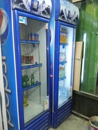 عارضات 3عامودية نظافه 90%وعارضه بطحية سعر مناسب العنوان بغداد الصالحية...