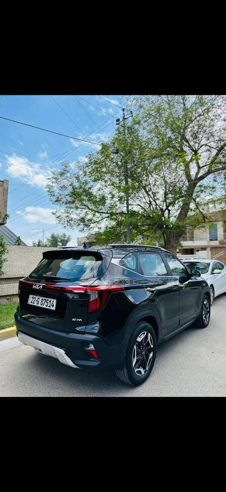 السلام عليكم كيا سلتوس 2024 خليجي وكاله (نم) اعلى فئه بالخليجي 
بصمه 
ترحيب اناره 
داخل جلد ابيض 
اناره داخليه 7 الوان 
كشنات تبريد 
بانوراما 
السياره خليجي مكفوله من الصبغ والضرر والشخوط ماشيه 35 الف فقط رقم اربيل بأسمي رايدها 173 بيها مجال قليل
مكان السياره الشالچيه 
للاتصال ***********
