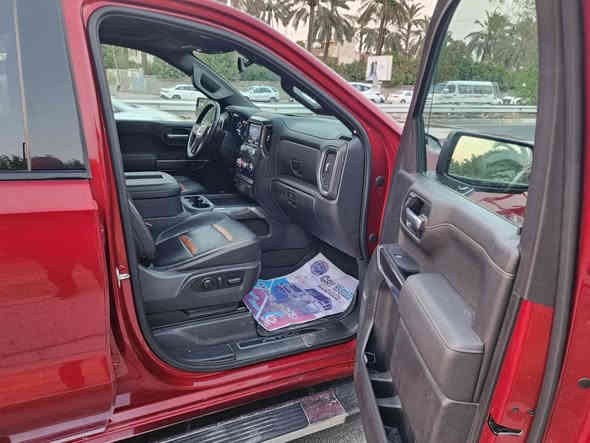 سيرا موديل 2022 

فئه ال AT4

حادث تاير أمامي وشوي من جاملغ الأيمن وجاملغ الخلفي شوي 

مكينه ٨ سلندر 

كير تعليك ١٠ نمر 

ماشيه ٣٥ الف 

دفع رباعي أمامي خلفي 

باب خلفي ٣ قطع درج 

أبواب بصمه عدد 4

دخول ذكي 

تشغيل عن بعد 

رادار تحديد مسار 

كروز سرعه 

شاشه ديجيتال 

كامرا أمامي خلفي 

تبريد أمامي خلفي 

كشنات تدفه وتبريد 

فتحه سقف سلايت

جامه خلفيه تحكم 

كشاف بدي

كهرباء خلفي وامي تخيم 

استيرن حراري 

كشنات تحكم كهربائي 

قاصه بلكشن الخلفي عدد 2 

شحن لاسلكي 

مازده لد كشافات لد

سياره بعدهي مامرقمه يعني الياخذهه يرقمه 

سعر 280 ماكو هيج سعر بلنسبه الخواتهه 

مكان بغداد 

موبايل *********** واتساب
