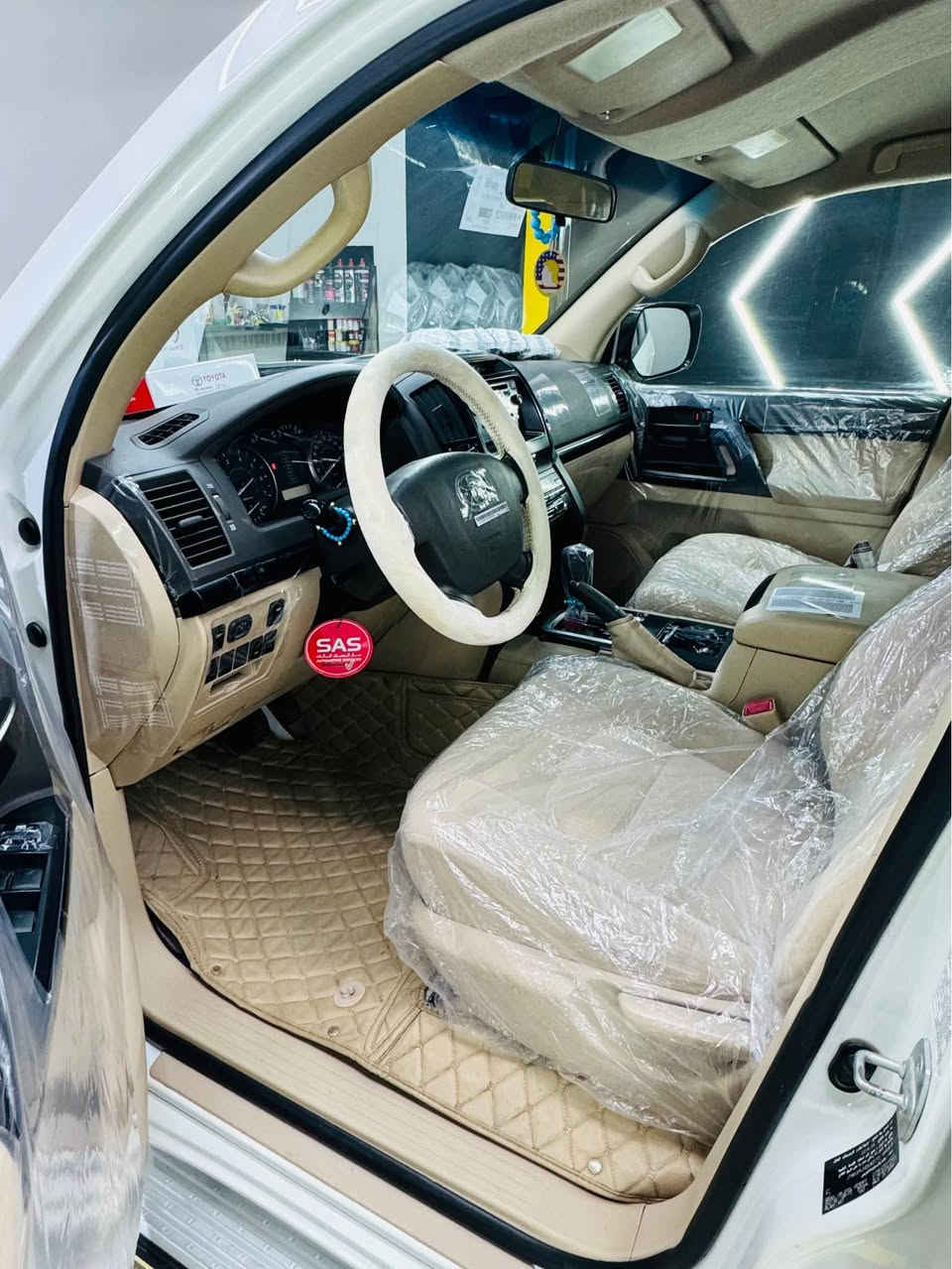 وەنەوشە مۆدێل ٢٠١٤ مانگی٤ مواسەفات gx مەکینەی نەکراوەتەوە سپی سەدەف ١٦٥هەزار رۆشتوە ٤تایەی تازەی لە ژێرە سەنەوی هەزەی تازەیە  بی کیشەیە پۆلیش و حامام کامل سێر فزوجوانکاری کراوە سە یارەکە بە ناوی خۆمانە مالی دۆستە دوپارچەی بۆیاخە بێ ناوگردن  یەک پەلە ساردی هەیە لە سلیمانیە سەیارەکە ژ.م*********** السليمانية, العراق
