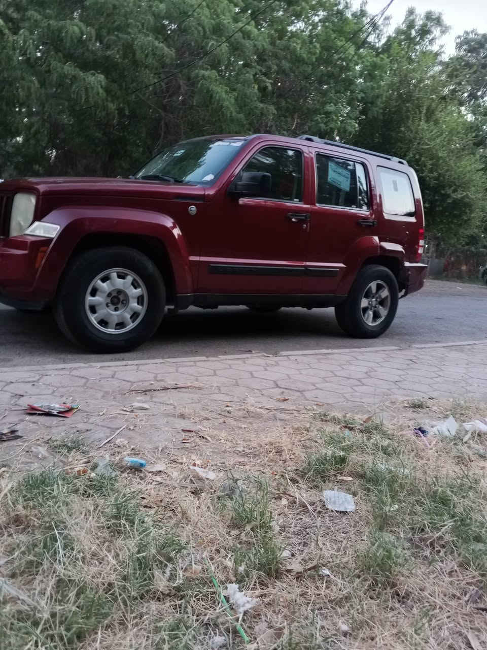 جيب ليبرتي 2008صبغ اسفل البابين فقط جاهز كيرومحرك وتبريد كفاله وجاهزه باسمي تحويل ثاني يوم 80وبيهةمجال ***********
