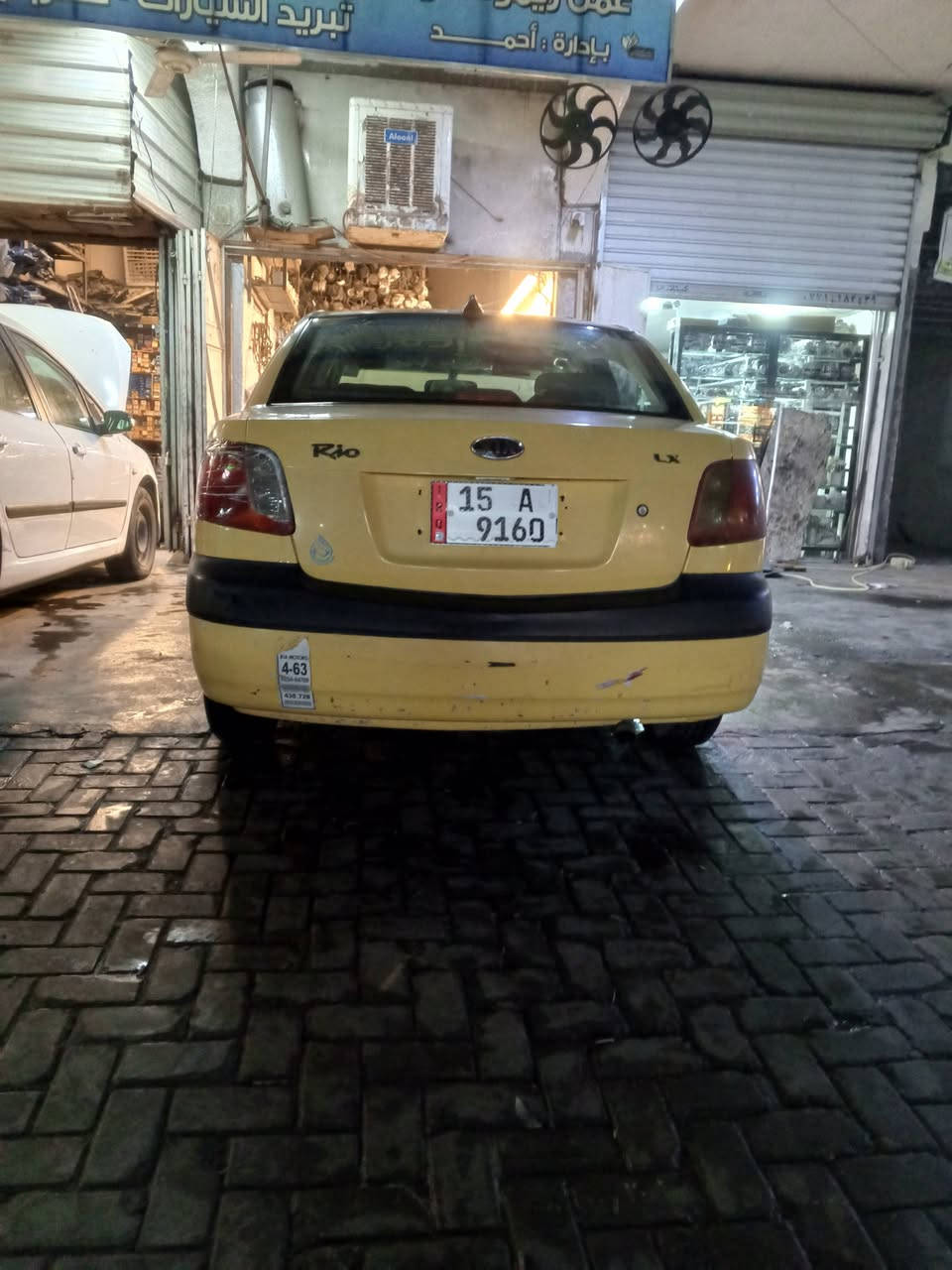 السلام عليكم
كيا ريو موديل 2009 وارد امريكي 
ضرر جاملغ امامي الأيمن مكينة وكير خير من الله 
تخم تاير جديد غرفة جديدة تحكم استيرن تبريد وتدفئة خير من الله مصفرة هيئة وغرامات رقم انبار عنواني بغداد الدورة شارع الطعمة السعر 65 وبيها مجال حك الجية 
‏‪***********‬‏
