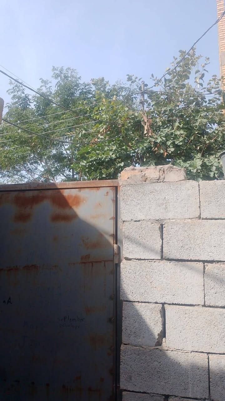 السلام عليكم
بيت طابو اسهم للبيع منطقة الثورة بناء بلوك السكف عكادة قرب حسينية محمد مقداد البيت مساحة 70م متكون من غرفه ومطبخ واستقبال وصحيات بي نواقص المطبخ والهول صبابه الغرفه سيراميك الشراي يتصل ع الرقم 0783510826
السعر 45 وبي مجال
واتس شراي


**إذا كنت صاحب هذا الإعلان وتريد حذفه لأي سبب، رجاءا أرسل رسالة إلى الدعم الفني**