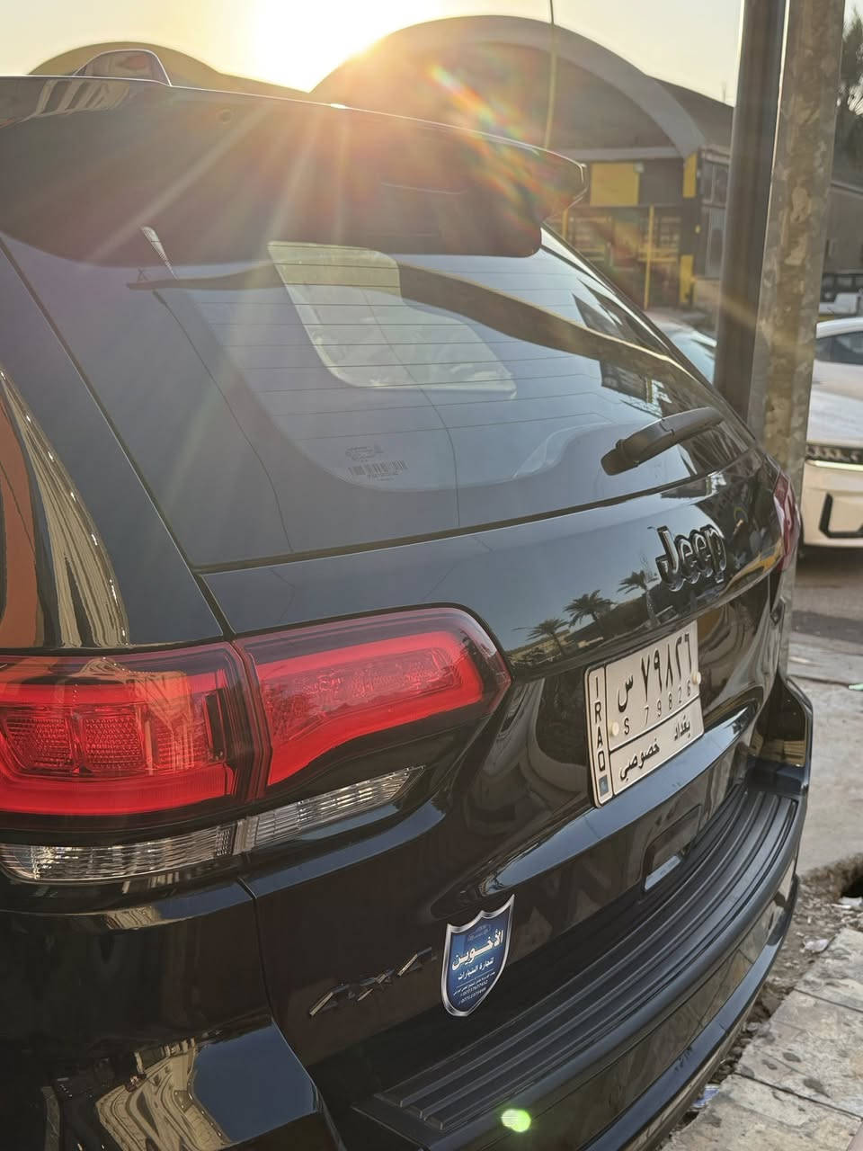 جيب شيروكي (بلاك توب ) 2020
لون  
مواصفات السيارة 
ماشية ٨٢
فتحة 
-رادارات جانبية 
-حساس خلفي 
-توقف ذاتي
-ستيرن تدفئه
-نضام ECO
-مانع انزلاق
-جنطة كهرباء
-ويل كب كروم اسود 20
-كشنات كهرباء جلد مطعم 
-تدفئة وتبريد بالكشنات
-شاشة كبيرة 
-تبريد قطعتين 
-سستم صوت كامل 
-تشغيل عن بعد
-بصمة ابواب
-مري جانبية هيتر 
-كامرة خلفية دوارة-
-بصمة ابواب
حادث بنيد وقلبل بالجاملغ بدون دواخل مكفولة 
السيارة جديدة جدا مكينة وكير مكفولات حدادية جديدة تخم تايرات بدون نواقصنها
السعر ٢٣٨ ورقة
العنوان بغداد الوزيرية 
***********
***********
