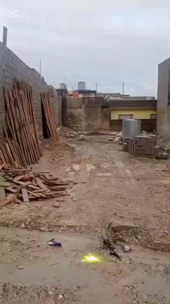 بيع مستعجل ارض للبيع في حي الزوراء بين الهرمات ومشيرفه موقع مميز 
تبعد عن شارع 60.  مسافه 100متر 
 ملك صرف شرط التحويل 
مساحه 150متر الواجها6والنزال 25 مكتب 
ابراج الغيث شارع 60 مقابيل الملعب يم جامع الصفا نستقبل 
جميع العروض بيوت اراضي سكنيه 
اي استفسار مراسله الصفحه او 
الاتصال علا الرقم 
***********ابو سرمد 
***********ابو سرمد
***********ابو امير
