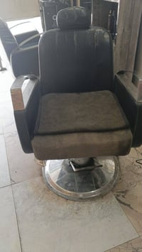 كراسي عدد ثنين كل شغال بيهن سعرهن اب ١٠٠ ثنيناتهن بغداد حي القاهره ٠٧٧...