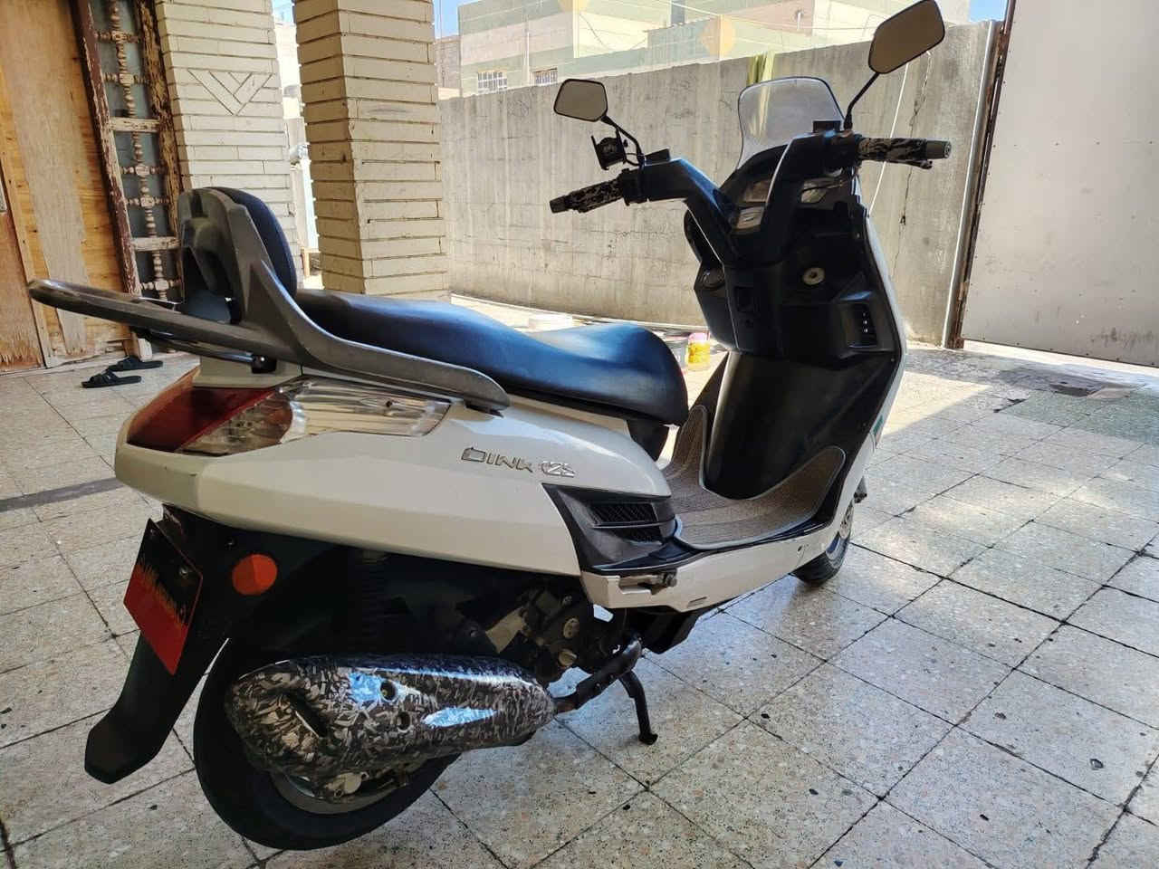***********
المكان حي الوليد 
للبيع كايمكو 125 🇮🇹 ايطالي  مسجل سنويه  محرك ممفتوح ممدود عليه اصبانه وين متريد اخذه افحصه يم اي فيتر كشره نضيف مثل مابين بالصور السعر 450 قفل  التواصل ع الخط
