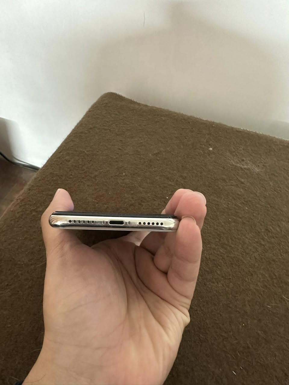 السلام عليكم للبيع ايفون x ماستر شرق اوسط ذاكرة ٦٤ مبدل بطارية قبل شهر تقرة ١٠٠ وشاشة اصلية الجهاز كلشي بي شغال صوت وسبيكر وشحن يخبل وحاليا داستخدمة رايدة ٢٠٠ وبي مجال مكاني بغداد الحرية ***********
