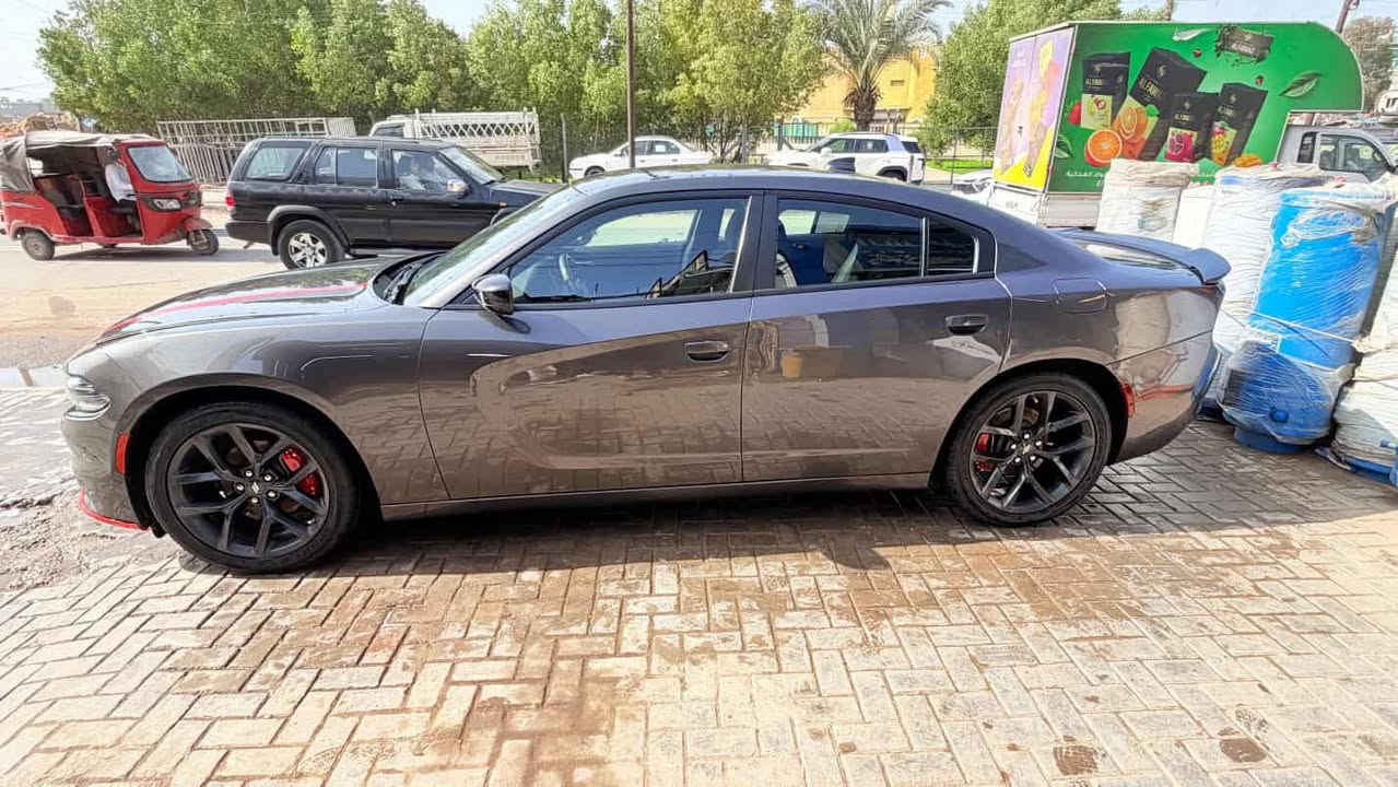 السلام عليكم
چارجر بلاك توب 2023 

 SXT 6 سلندر 

ماشية 50 ميل بدون اير باك 

حادث السيارة موضح في السونار 

السيارة كلش نظيفه استخدام شخصي 

سعر السيارة 220 ورقه 

للتواصل*********** 

مكان السيارة بغداد /سويب
