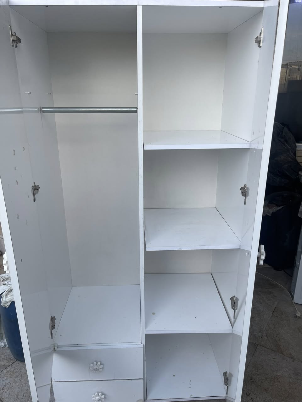 السلام عليكم مجموعة اغراض للبيع
ثلاجه غاز ماطور شركه 

طباخ اربع عيون فرن شغال 
كنتور بابين 

***********
