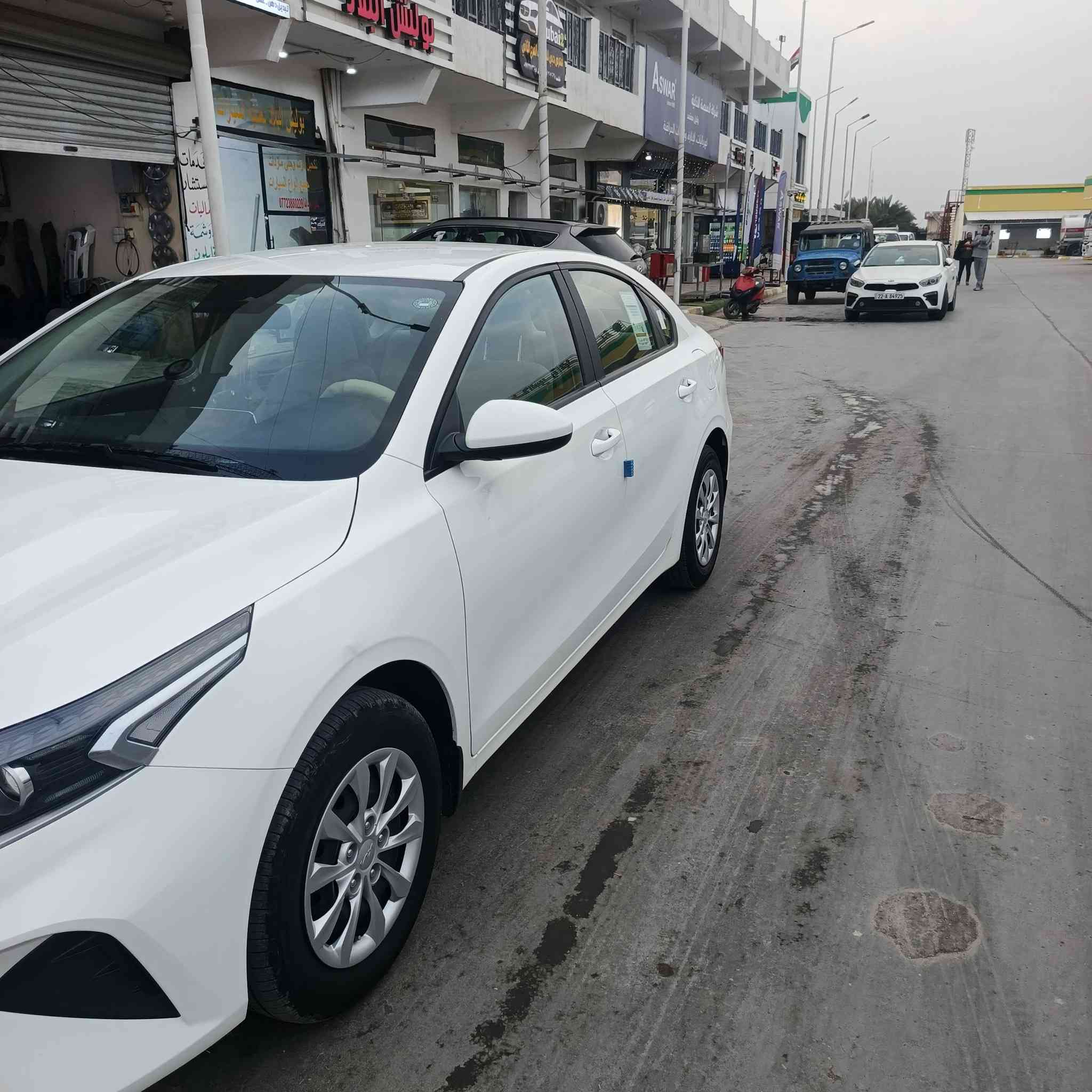 كيا سيراتو
موديل 2024
خليجي 
مكينه 2000
مكفولة من الصبغ عدا بارد قليل 
المكان واسط الصويره
السعر 180$ وبيه مجال 
للاستفسار ***********
