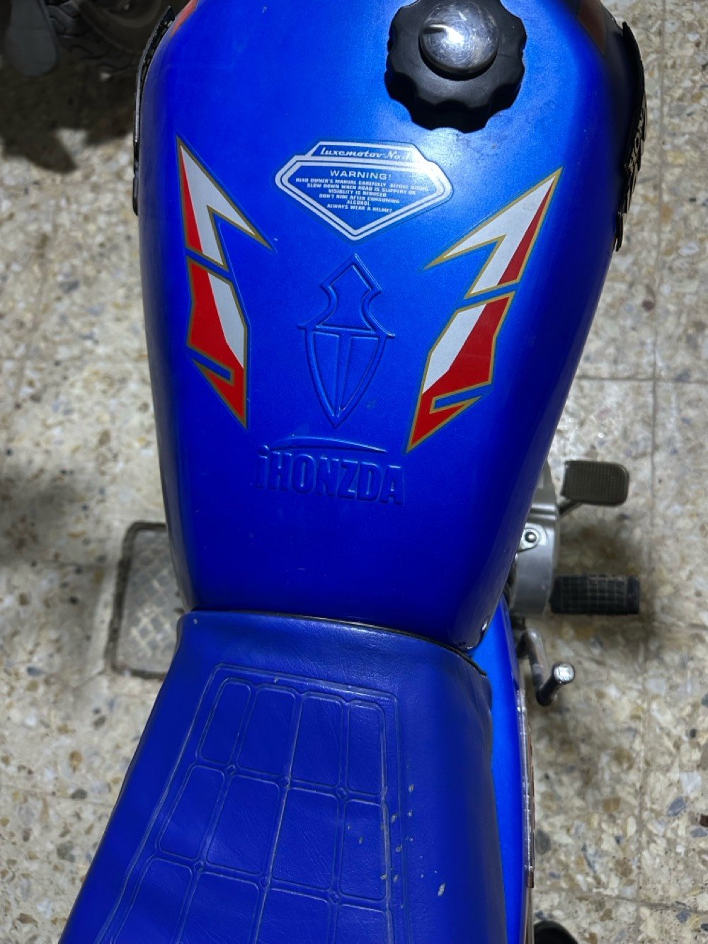 سلام عليكم شباب سونك 2025 لل بيع محرك 200 ccدراجه ضاغطه وزنجيل كفاله عامه نقصهه بس شاشه مالته ماكو السعر 750 وبيهه مجال عنوان بغداد الجزيره سياحيه  ***********وتساب موجود 
