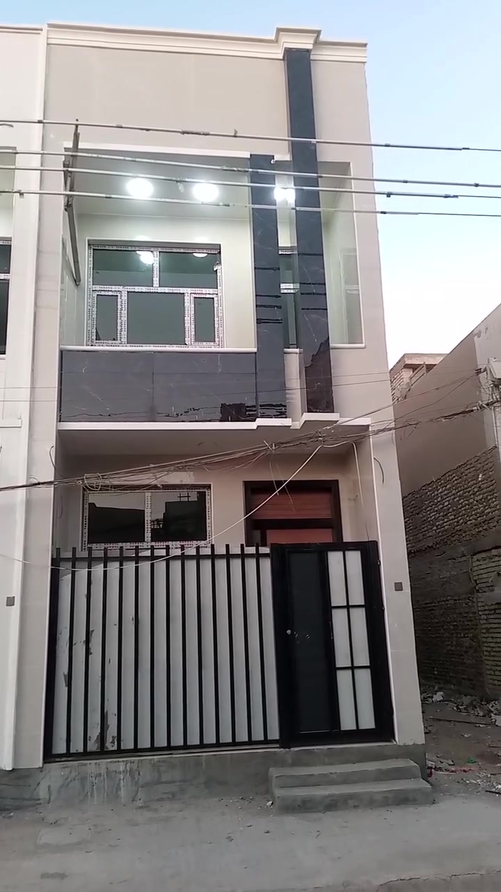 80 متر بلغزاليه للبيع بناء حديث فول واحد على واحد مكان كلش راقي تفاصيل البيت صاله + مطبخ + 3 غرف نوم + 2 حمامات + مخزن كبير قرب شارع مدير الأمن للأستفسار مراجعه مكتب الفهد للعقار او الاتصال *********** او خاص
