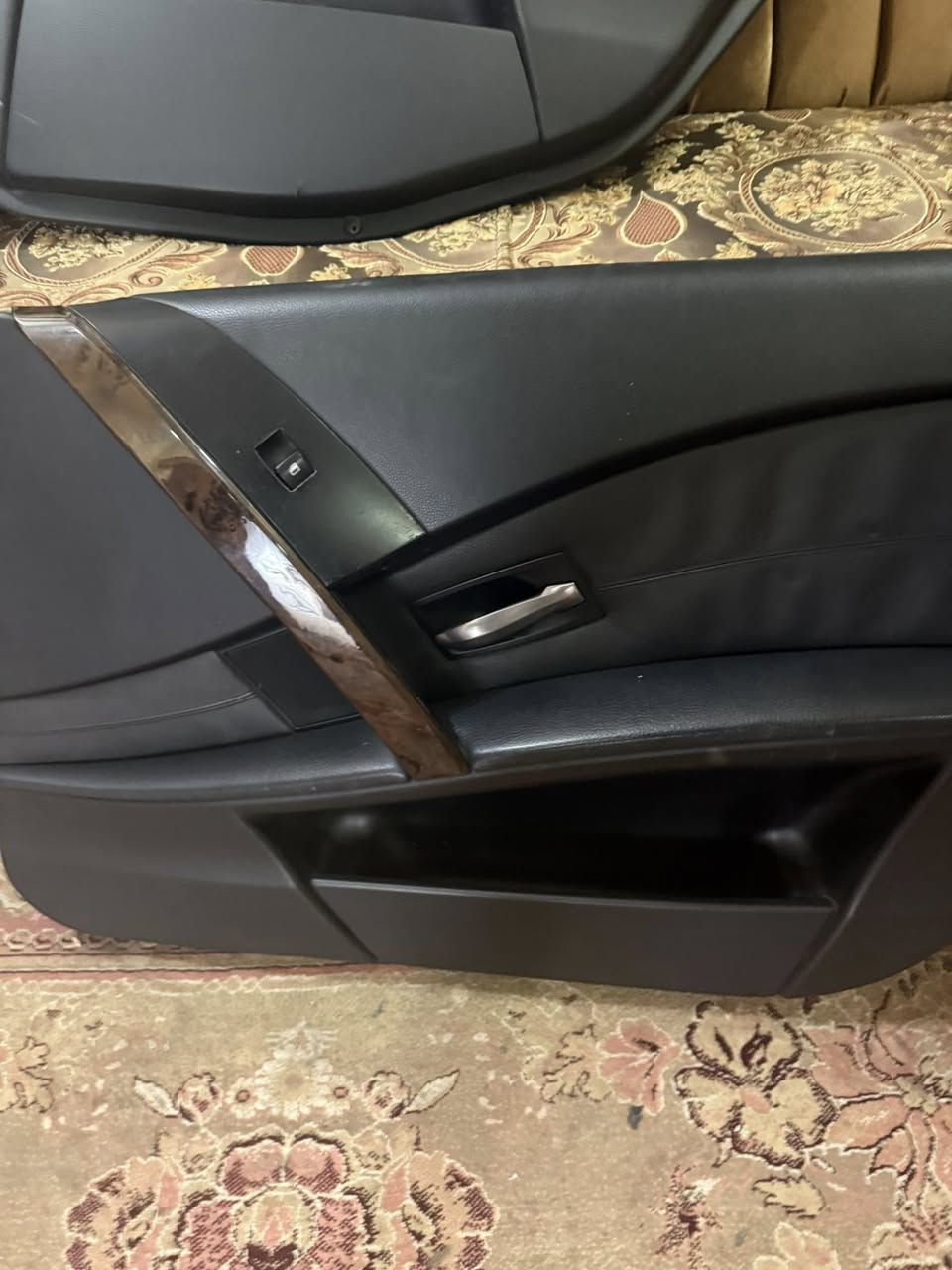 بطاين e60  ميماتي 2007
للبيع  نضافه 80%
قيم وأخذ 
***********
كربلاء
