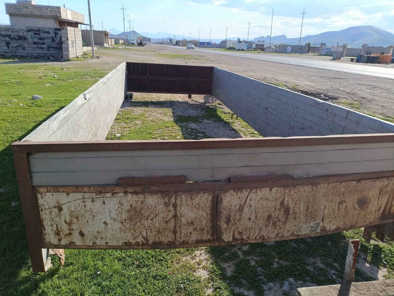 تەعلاوا 
بەرزی 80
درێژی 6.80
شوێن سەیدساق 
***********.  ***********

