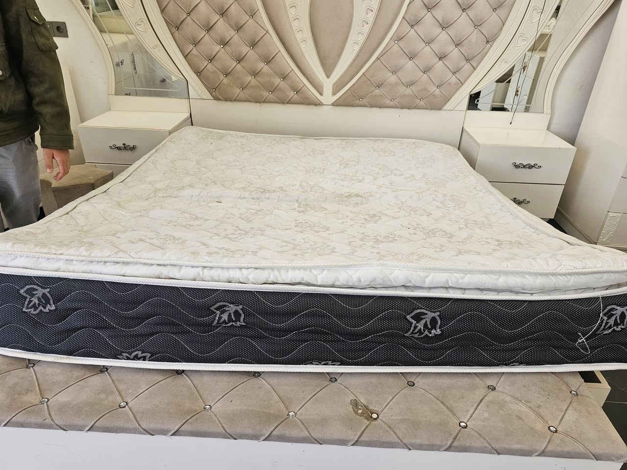 دوشك نفرين طابقين قياس 180\200 اصلي للبيع نظيف سعر 75 الف شراي يخابر رقم مكان كركوك ***********
