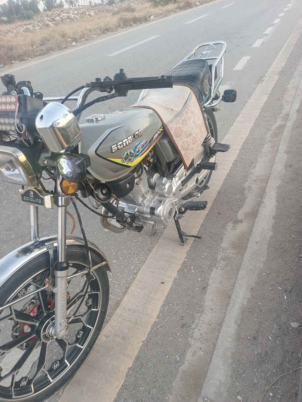 السلام عليكم دراجه سيفان  2024
دراجه نظيفة كلش استخدام شخصي 
مكاني محاويل 
سلف +هندر مابيهه شي نقص فقط بصمات ضايعه 
الشراي يدلل ***********
