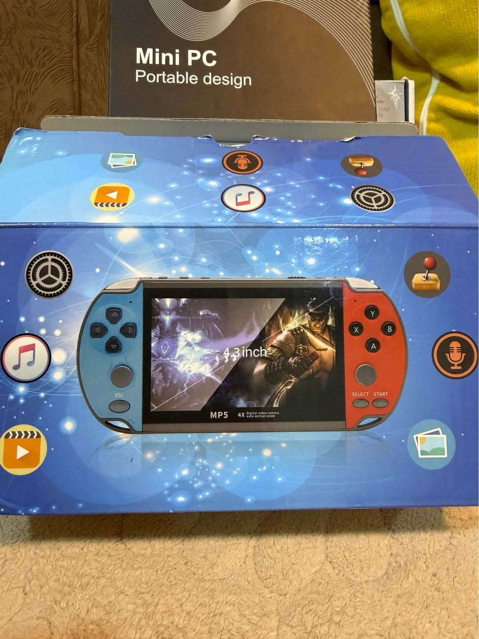 هەموویان نوێن
دەسکەکە وایەرە کۆنێکت نابێ 
کۆمپیوتەرە بێ کێشەیەو وێندۆزی ١١ ی لەسەرە
٣ کەڤەر ئایفۆن 
کەڤەری ئایپاد
گەیمەکە تەنها شاشەکەی چەند خەتێکی تیایە دیارە
 هەمووی ٧٥ هەزارو مەجال
شوێن سلێمانی 
*********** السليمانية, العراق
