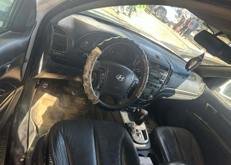 سنتافي ٢٠٠٩ خليجي رقم اربيل ٦ سلنكدر ٧ راكب للبيع  السياره جاهزه نقص حداديه غير مكفوله موضح بالسونار سعر البيع ١٠٥ ورقه الاتصال ***********  مكان السياره الديوانيه
