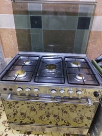 طباخ ايطالي كله شغال نضيف جدا سعر٢٥٠ الف بي مجال ٠٧٨٠٣٤٥٣٨٨٦