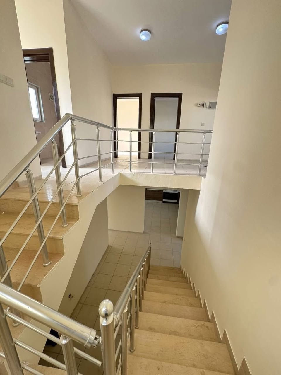 ⭐️عرض جديد ⭐️
🌷#دار_للبيع_في اربيل_بمجمع_اتلانتك_المريكي
🌷مساحةً الدار 200م زون (B)
🌷يتكون الدار من 4غرف نوم وهول داخلي 
🌷وستقبال صحيات وكراج وحديقه 
المعلومات اكثر لتواصل على ارقام التاليه
***********📞
***********📞
