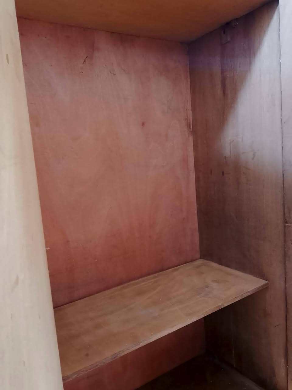 كنتور ابو تلاثه ابواب نضيف جداً جداً جداً مكان بغداد الحريه دولعي موجود توصيل داخل بغداد  وسعر 170 التواصل  ***********
