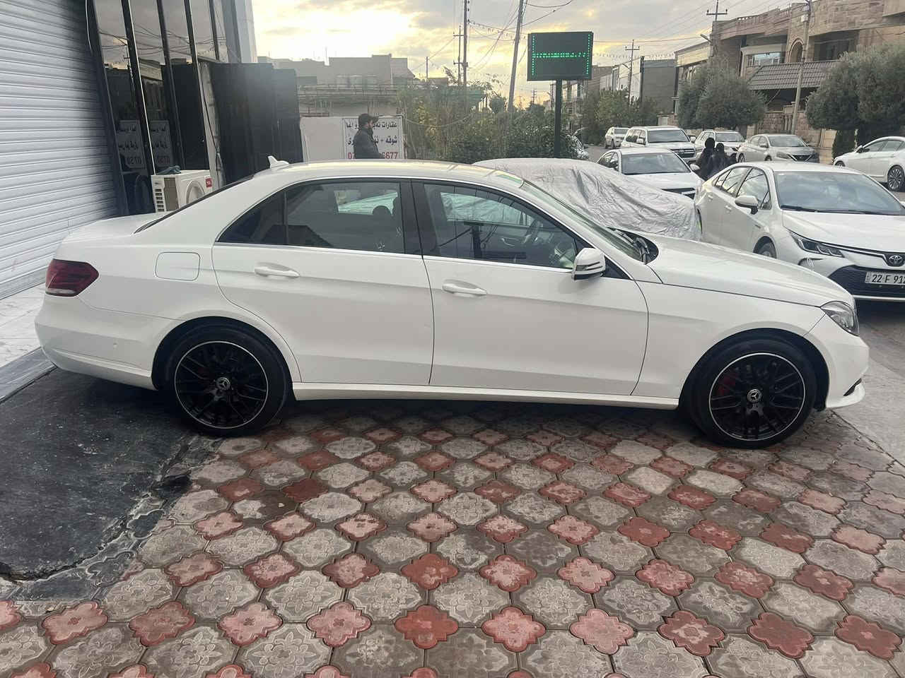 مارسليدس e200موديل ٢٠١٤بس سلايت نيه بي صبوغ و  ليدران نمونه يه له جواني بناوي خومه تحويل وكاله هه موو شتيكي بشرت مكينه  ٤بستن سعري ١٥٨ورقه ومجا ل مكينه نكراوه يه بي عيبه ***********
