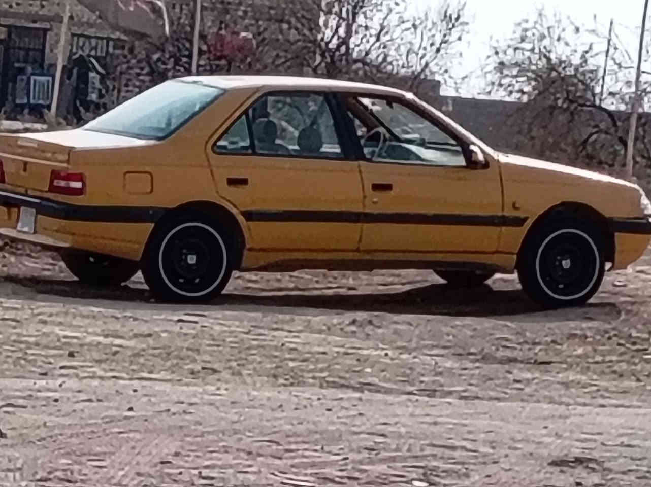 السلام عليكم بيجو 405 موديل 2014 تخنتاير ابو الخطه حداديه جديده خير من الله جير محركت سعرها 30 وياها مجال***********
