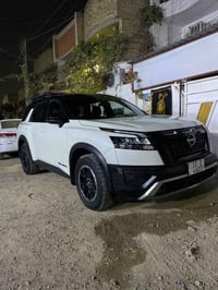 للبيع  نيسان باثفايندر ٢٠٢٣  ماشيه22 ml حادثه قبق الجنطه بدون ارباك  ر...