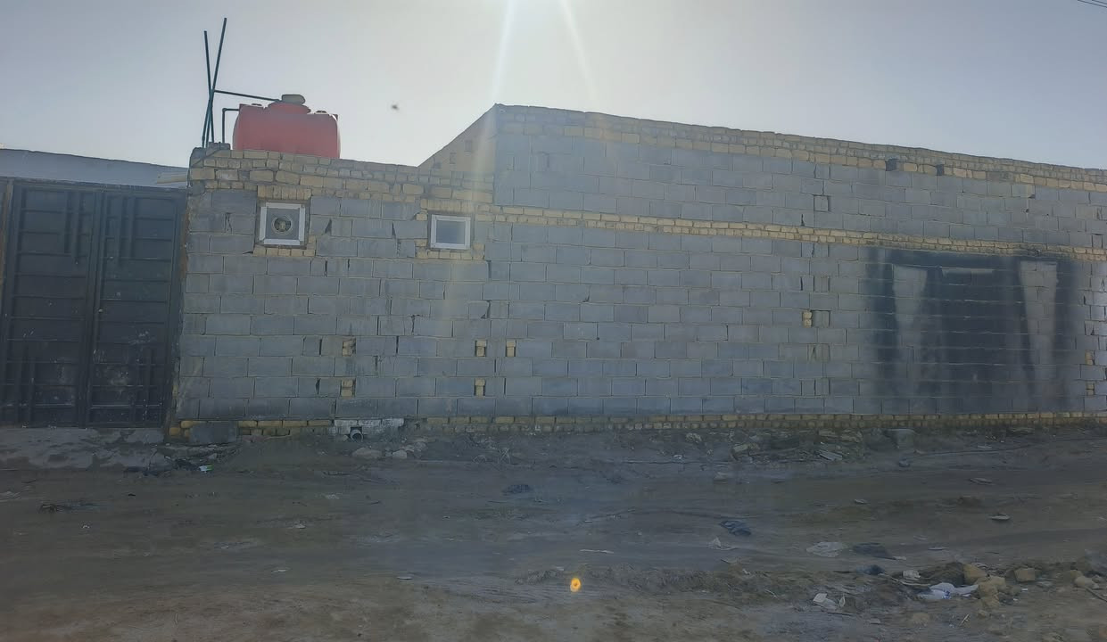 بيت البيع حي القاسم المساحة 150 تجاوز قرفتين وصاله ومطبخ بيت جاهز السعر خاص رقم الجهاز ***********
