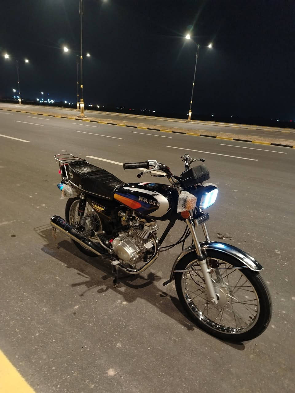 يالله دراجة نامة للبيع بدون اوراق (كلك كلك كلك)  الدراجة خير من الله مامفتوحة بس تفيلس فقط الدراجة شغالة من الطول للطول اسطاب بريك بگ لايت اشاير عينة لايت رون مكينة رون معدل الدراجة تاخذها منا اتزامط بيها كبل حتى الدهن الي اخلي امزويل 20/50 محتفظ بيها دراجة قطعة نادرة السعر والاستفسار خاص


**إذا كنت صاحب هذا الإعلان وتريد حذفه لأي سبب، رجاءا أرسل رسالة إلى الدعم الفني**