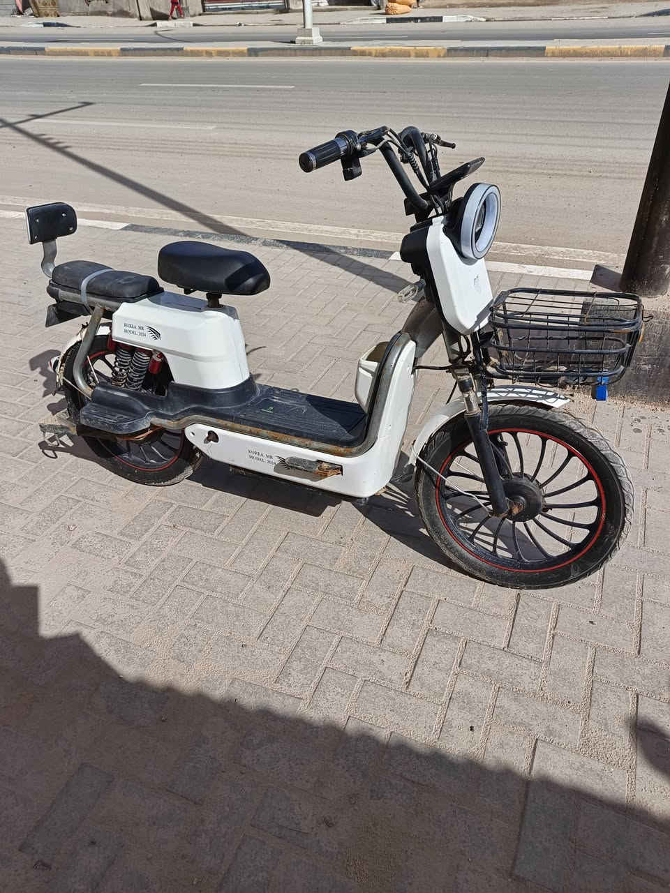 سلام عليكم
للبيع 
اربع بطاريات جدد صار لهن شهر 
كهربائية كله شغال
سعر 250الف
عنوان قضاء شط العرب/الحوطة 
رقم ***********
