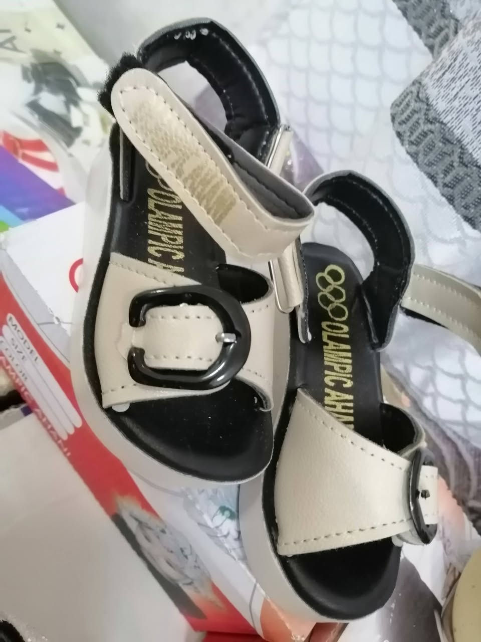 السلام عليكم تصفيه مخازن جركز وشحاطه اطفال والوان متنوعه واسعار مناسبه وكميه محدودة الكارتون 24 قطعه ب 30الف الاستفسار *********** بغداد الدوره
