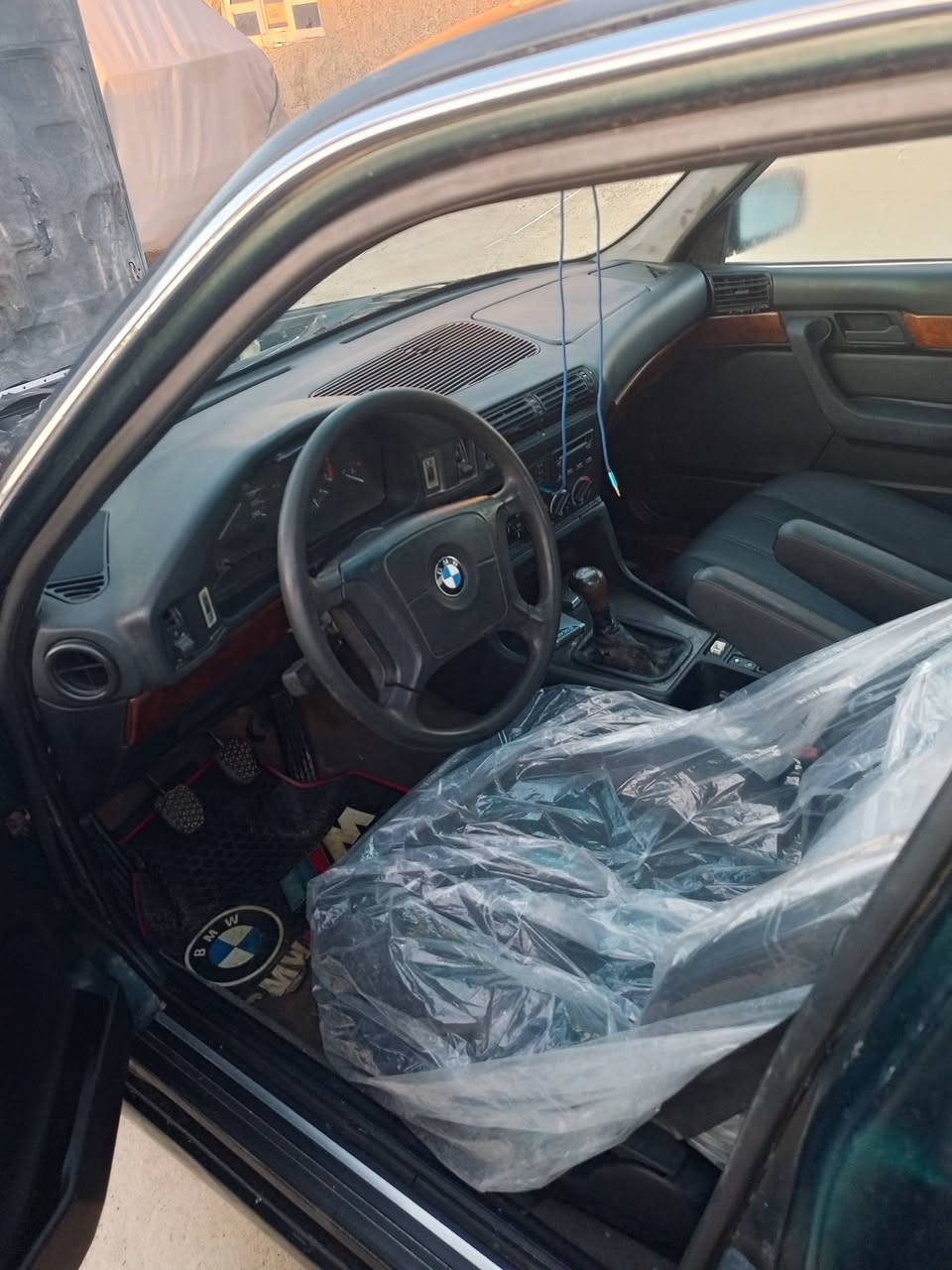 السلام عليكم بيئم للبيع سياره نضيفه خير من الله غرفه جديده كير ومحرك شرط حداديه جديده تخم تأتير تحويل ثاني يوم السعر 60وبيها مجال تبريد شغال المكان الرمادي الانبار  رقم الموبيل ‏‪+9647809895274‬‏
