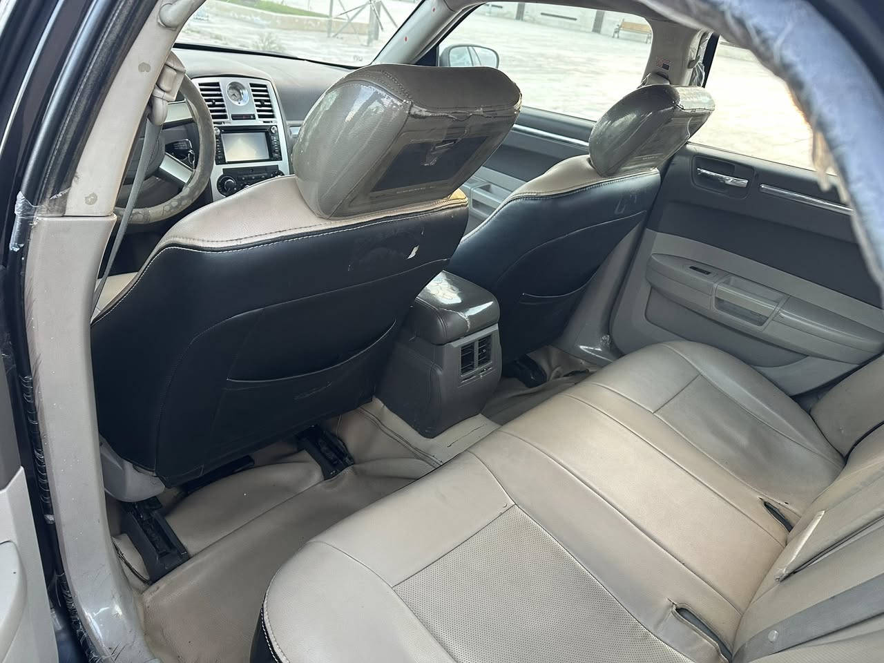 السلام عليكم 
سيارة اوباما 2010 أربيل
سنوية ساقطة
ماكينة كير
حدادة وتخم تاير جاهزة من كلشي 
السعر 130 
***********
***********
المكان العمارة المجر الكبير
