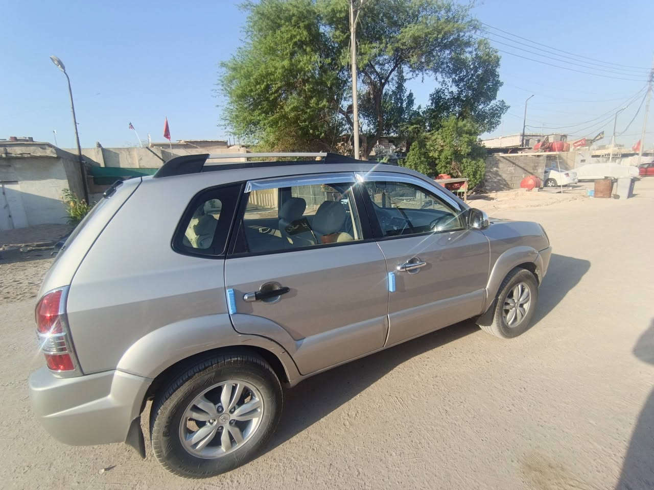 توسان موديل 2009 مكينة 2000 دوش وارد خليجي سيارة نضيفة تبريد حدادية شاشة كله مكفول الشراي على الفحص تحويل ثاني يوم سنوية بأسمي 
السعر 120/وبيها مجال للشراي الاتصال 
***********
مكاني البصرة الشعيبة
