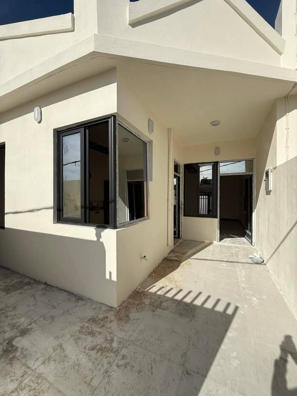 سلام عليكم بيت للبيع  ١٠٠متر مربع  طابو بسم شخص واحد كركوك حي الوحده بناء ٢٠٢٤ مئجر ب٢٥٠ الف غرفتين نوم ستقبال هول  مطبخ نضام دكت /*********** واتساب
