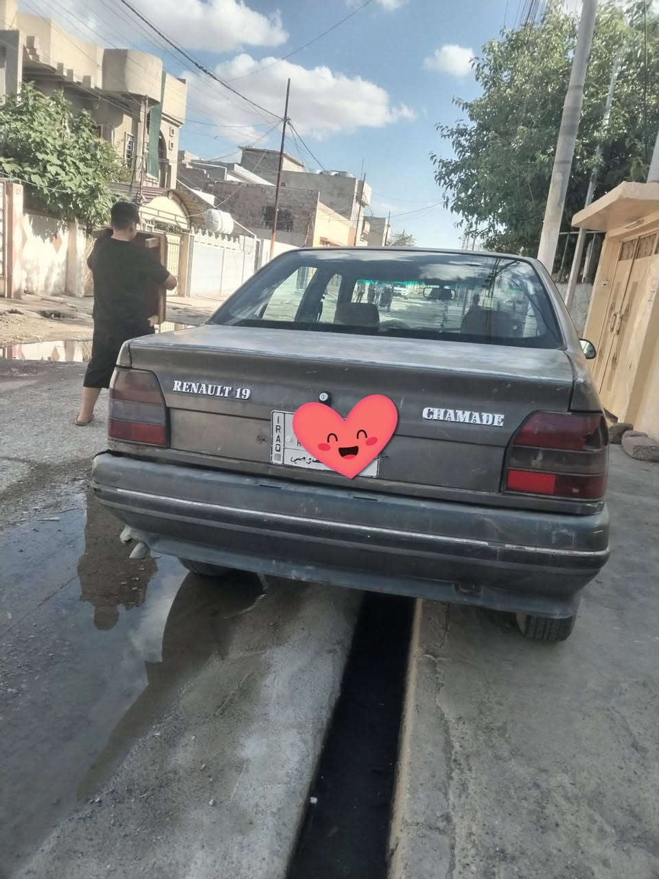 سلام عليكم  رينو موديل 92 سنويه باسمي شرط تحويل رقم الماني  سعر 17 ورقه الاتصال على رقم (***********)
