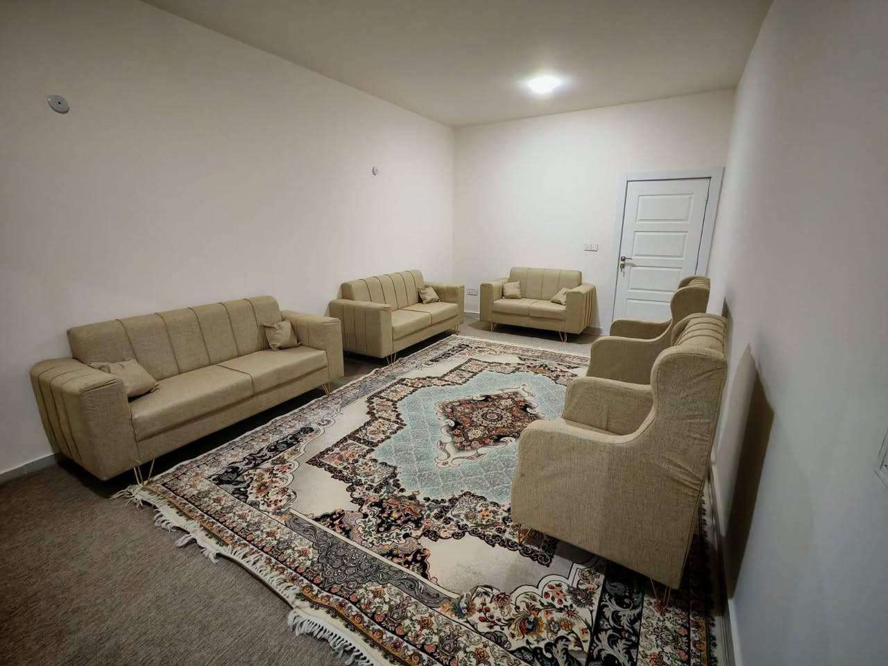 تخم قنفات للبيع 10 نفرات 5 قطع العنوان كربلاء حي القادسيه رقم الهاتف *********** كربلاء, العراق
