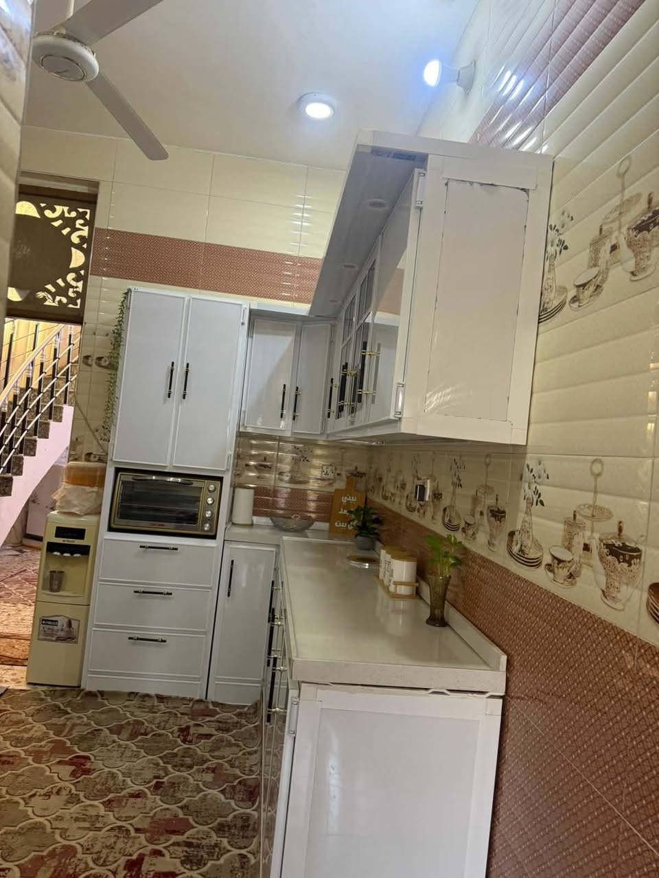دار للبيع 
العنوان بابل ورديه شارع 30
المساحه 100م
الواجهه 5 م النزال 20م
التفاصيل //بيت بناء حديث 
يحتوي على طابقين 
الطابق الاول.  يحتوي على غرفه نوم وصاله وكلدور ومطبخ ومجمع صحيات
الطابق الثاني غرفتين نوم و
كلدور
البيت عالي جدا على الشارع
السعر. // السعر المطلوب 71
والباقي  19 مطلوب للعقار
التسديد 294 
لاستفسار الاتصال ***********
