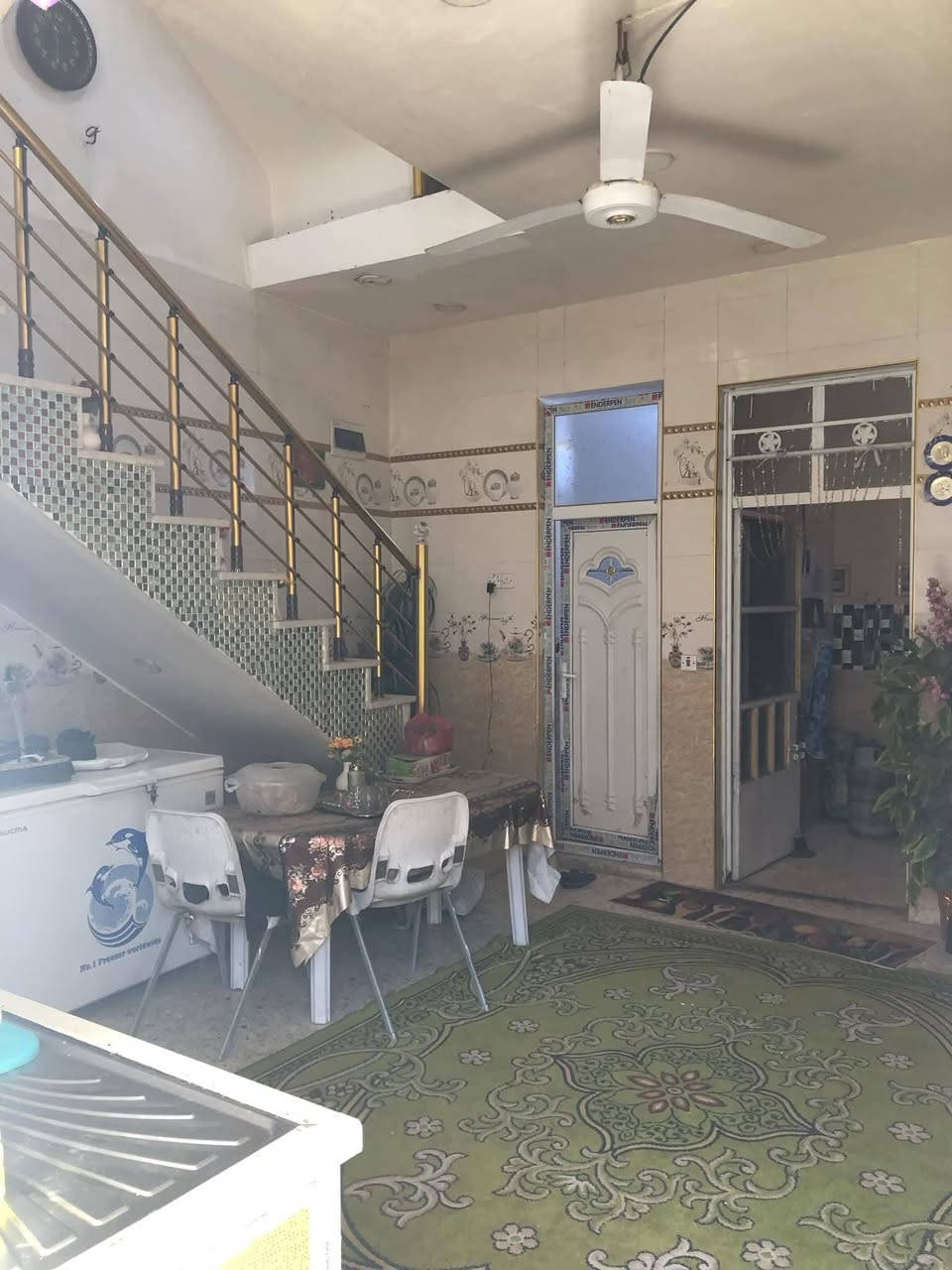 السلام عليكم بيت 100متر 10×10مربع ركن للبيع طابو زراعي قرار محكمة العبيدي  حي الرئاسة شارع عشرين شارع مدرسة الشهيد سلام الكناني  طابقين  ونصف
#الطابق_الاول كراج استقبال حولي غرفة منور وملحقاتة 
#الطابق_الثاني غرفتين وحمام يوجد بل اخير غرفة بل سطح قيد الانشاء البيت كامل الدرج طابق الاول بايه ومراية ومحجر للاستفسار الاتصال على الرقم  غير متواجد على الفيس 
‎0771 035 7335

